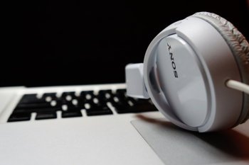 White Sony Over-ear Headphones White Sony Over-ear Headphones