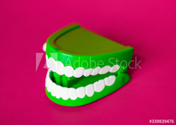 Wind up chattering teeth toy