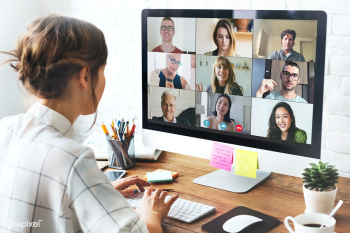 Woman in a video conference call in her home office during the coronav.. | Free  photo - 2335478