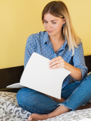 Woman reading a mock-up magazine Free Photo