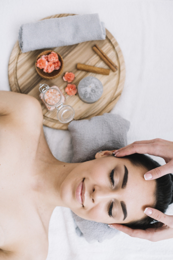 Woman receiving a relaxing facial massage Free Photo Woman receiving a relaxing facial massage Free Photo