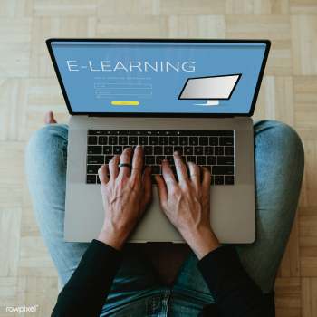Woman using a laptop mockup to study at home during the coronavirus pa.. | Free  psd mockup - 2328074