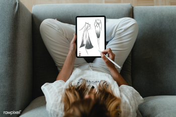 Woman using a stylus with a digital tablet mockup during coronavirus q.. | Free  psd mockup - 2311536