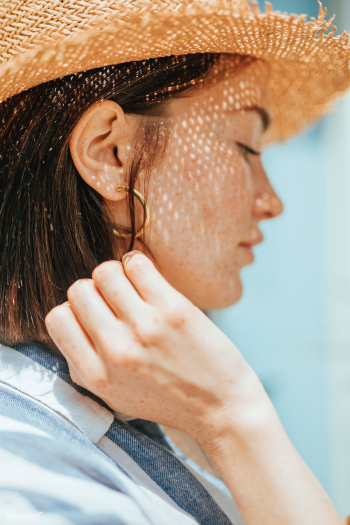 Woman wearing a straw hat | Free stock photo - 511735 Woman wearing a straw hat | Free stock photo - 511735