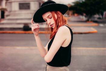 woman wearing black hat photo woman wearing black hat photo