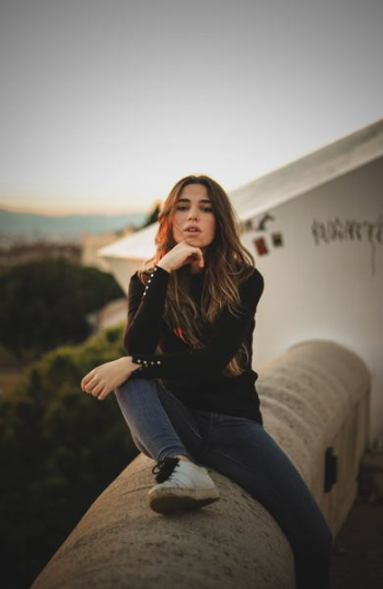 woman wearing black long-sleeved top