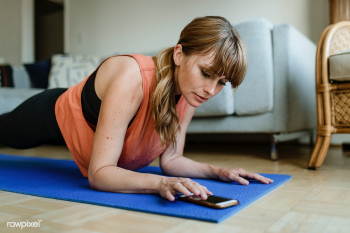 Woman working out at home during coronavirus pandemic | Free photo - 2308845 Woman working out at home during coronavirus pandemic | Free photo - 2308845