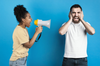 Woman yelling at man through megaphone Free Photo Woman yelling at man through megaphone Free Photo