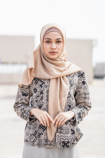 Women's Brown Hijab Close-up Photography Women's Brown Hijab Close-up Photography