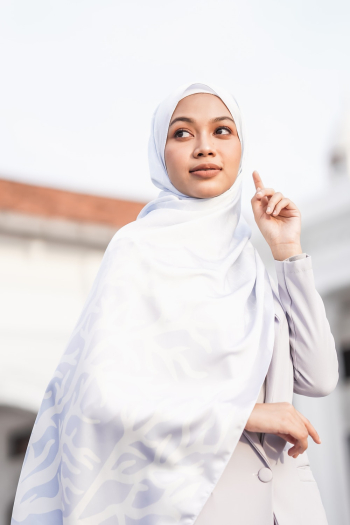 Women's White Hijab Close-up Photography Women's White Hijab Close-up Photography