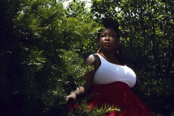 Women's Dramatic Summer Fashion In Greens