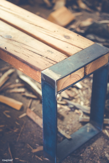 Wooden bench with a metal accent | Free public domain photo - 432547 Wooden bench with a metal accent | Free public domain photo - 432547