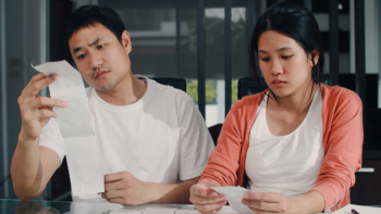 Young asian pregnant couple records of income and expenses at home. dad worried, serious, stress while record budget, tax, financial document working in living room at home . Free Photo