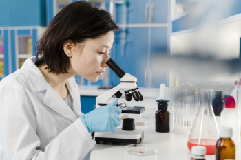 Young female chemist sideways Free Photo Young female chemist sideways Free Photo
