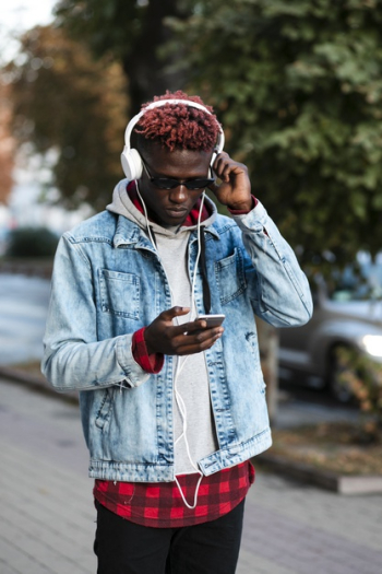 Young male with headphones mock-up Free Photo