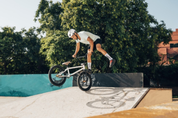 Young man doing tricks with bmx bike Free Photo