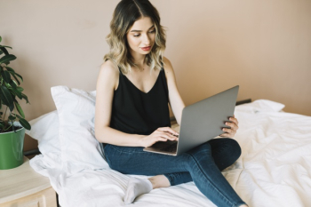 Young woman ordering online on black friday Free Photo