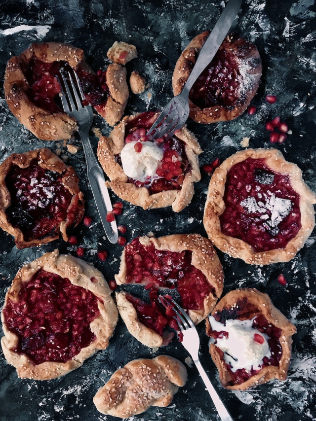 Free mini plum pomegranate galettes | Free Photo - rawpixel