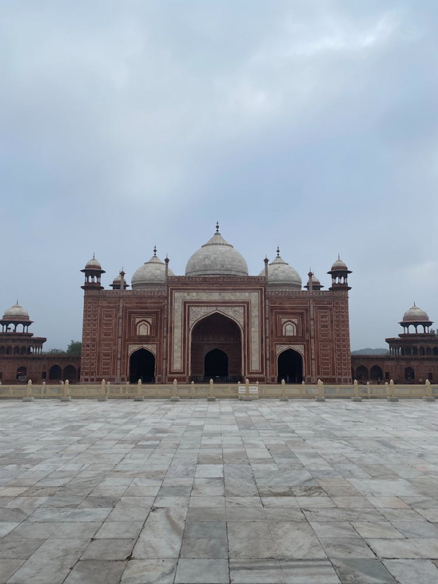 Guest Pavilion Twin Building of Mosque of the Taj Mahal on the Opposite Side