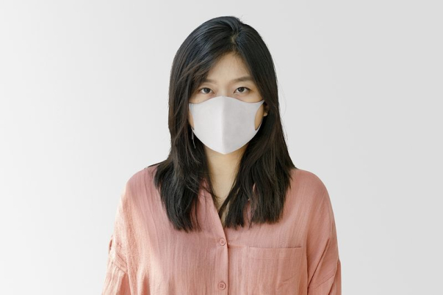 Korean woman wearing face mask | Free Photo - rawpixel