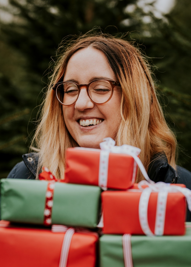 Smiling woman carrying many boxes | Free Photo - rawpixel