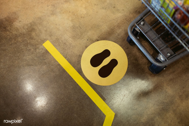 Supermarket social distancing sign on the ground during coronavirus pa.. | Free psd mockup - 2313507