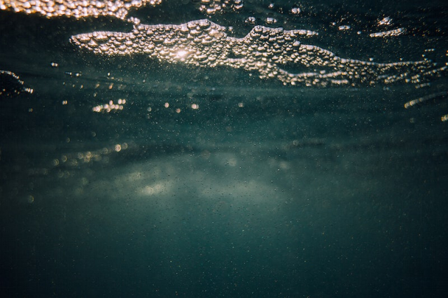 Water with bubbles floating underwater, | Free Photo - rawpixel